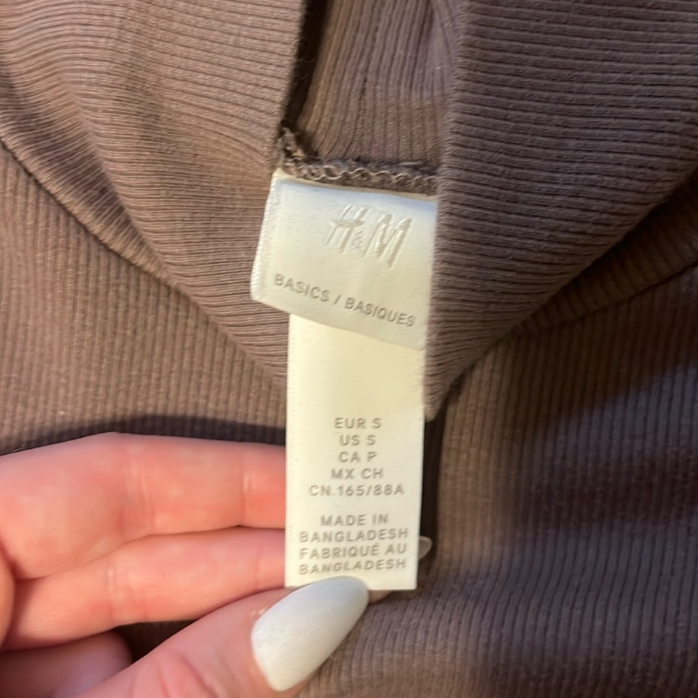 turtleneck - Picture 2 of 3